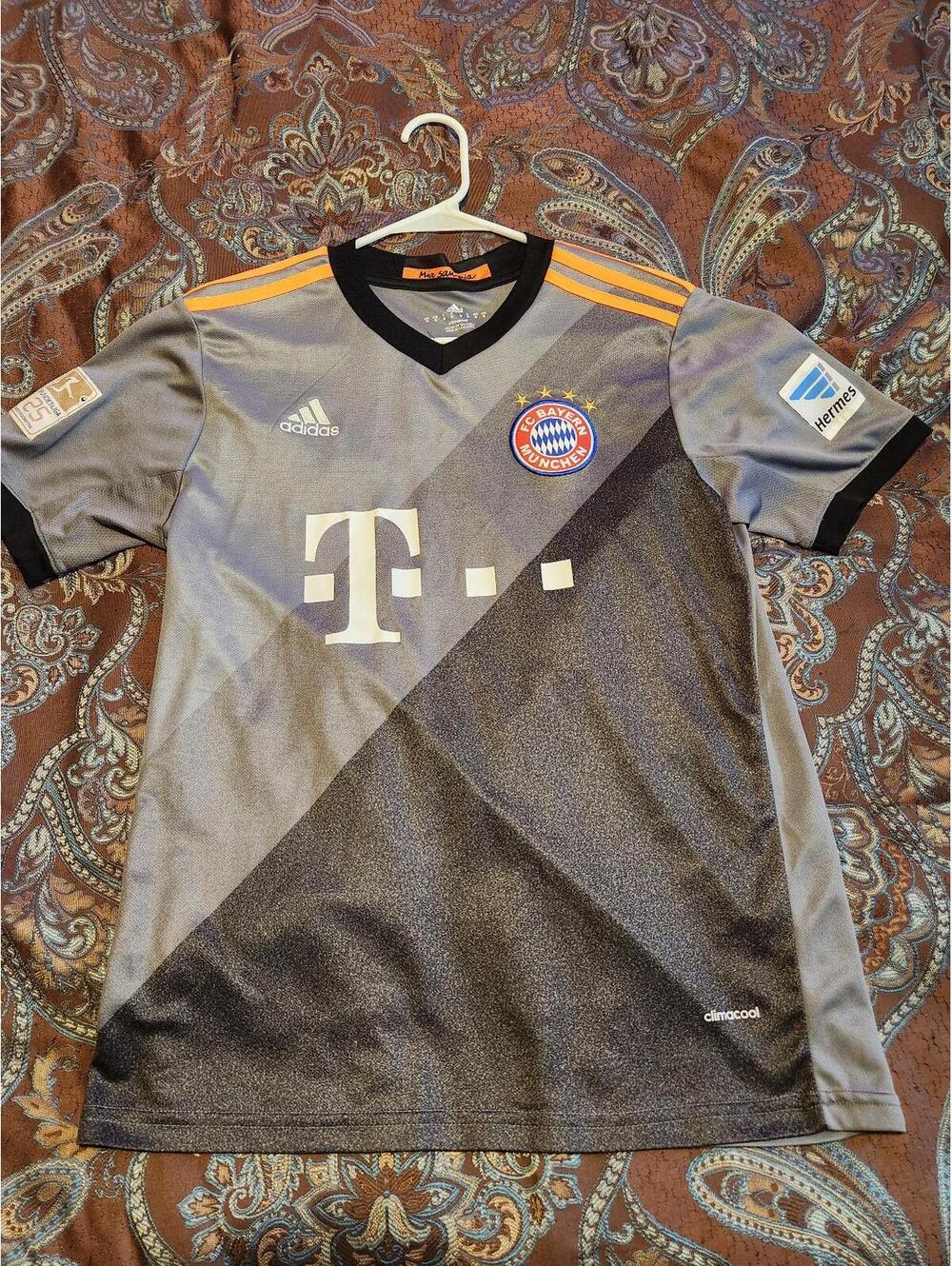 Bayern Munich 2016/2017 Vidal Away Soccer Jersey Size M